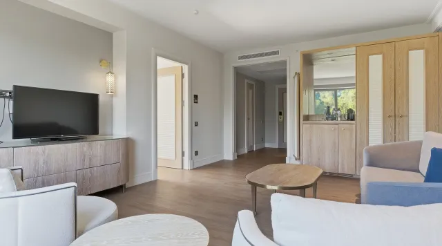 Deluxe Suite 6