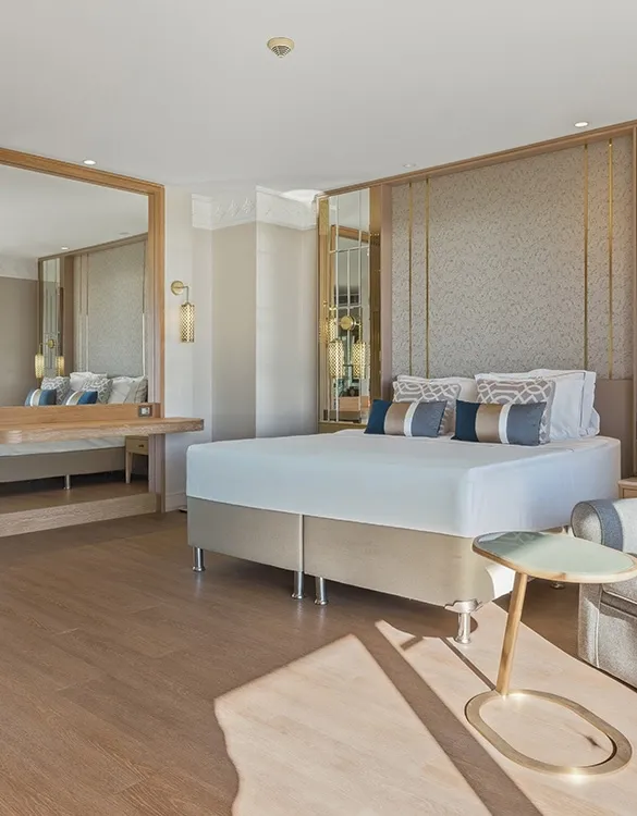 Deluxe Suite 9